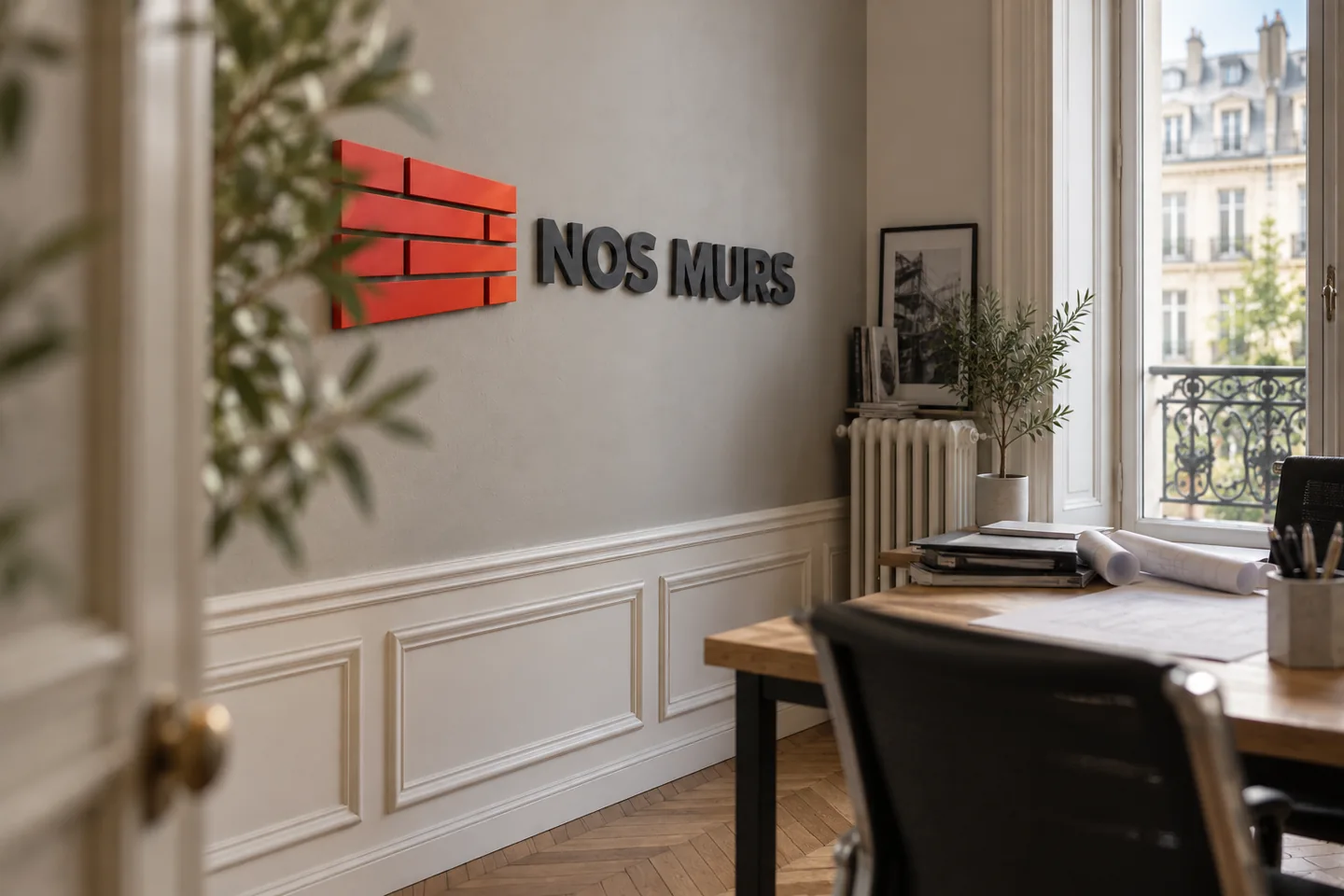 Contacter Nos Murs, bureau d’études structure Enseigne Nos Murs dans un espace de travail lumineux